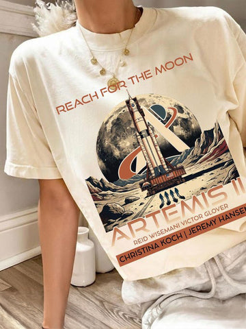 Artemis 2 2026 Rocket Launch T-Shirt Reach For The Moon NASA Moon Mission 2026 Shirt Retro 2026 Artemis II