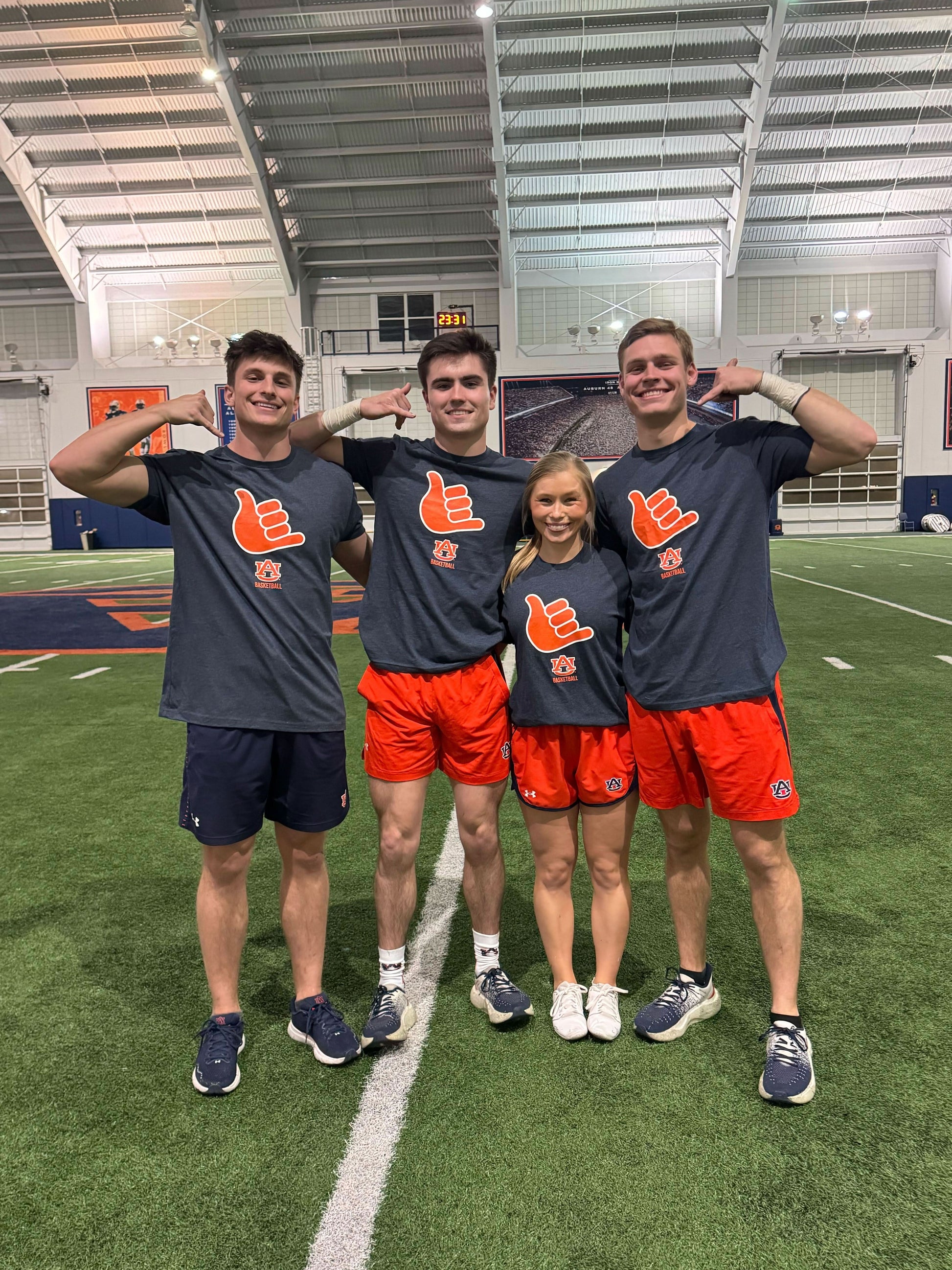 Auburn Basketball: Hand Sign