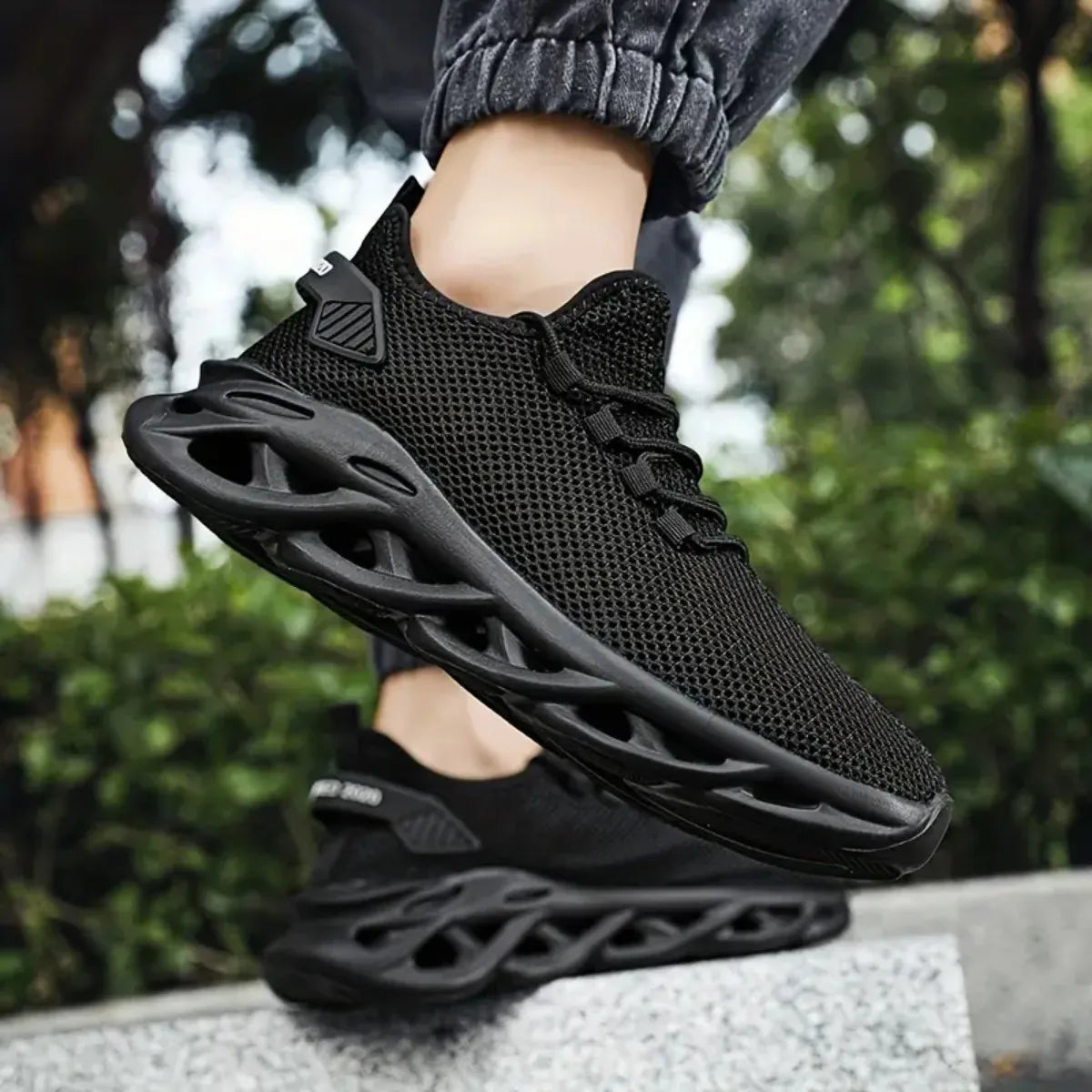 Men's sports shoes Solid color casual comfort mesh lace-up flat light vulcanized walking shoes boys running shoes