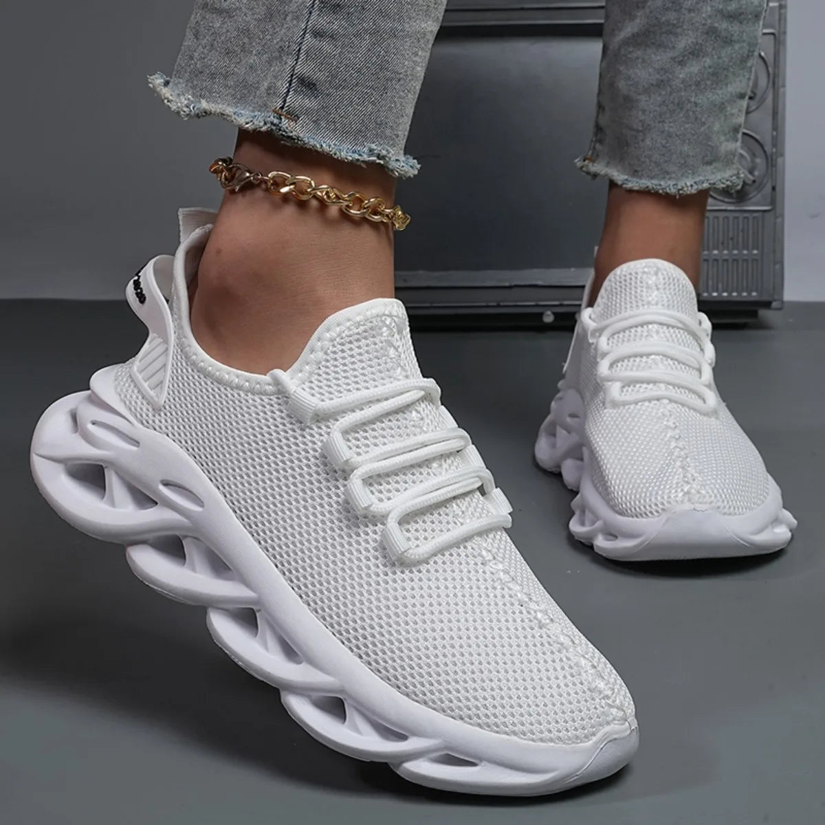 Men's sports shoes Solid color casual comfort mesh lace-up flat light vulcanized walking shoes boys running shoes