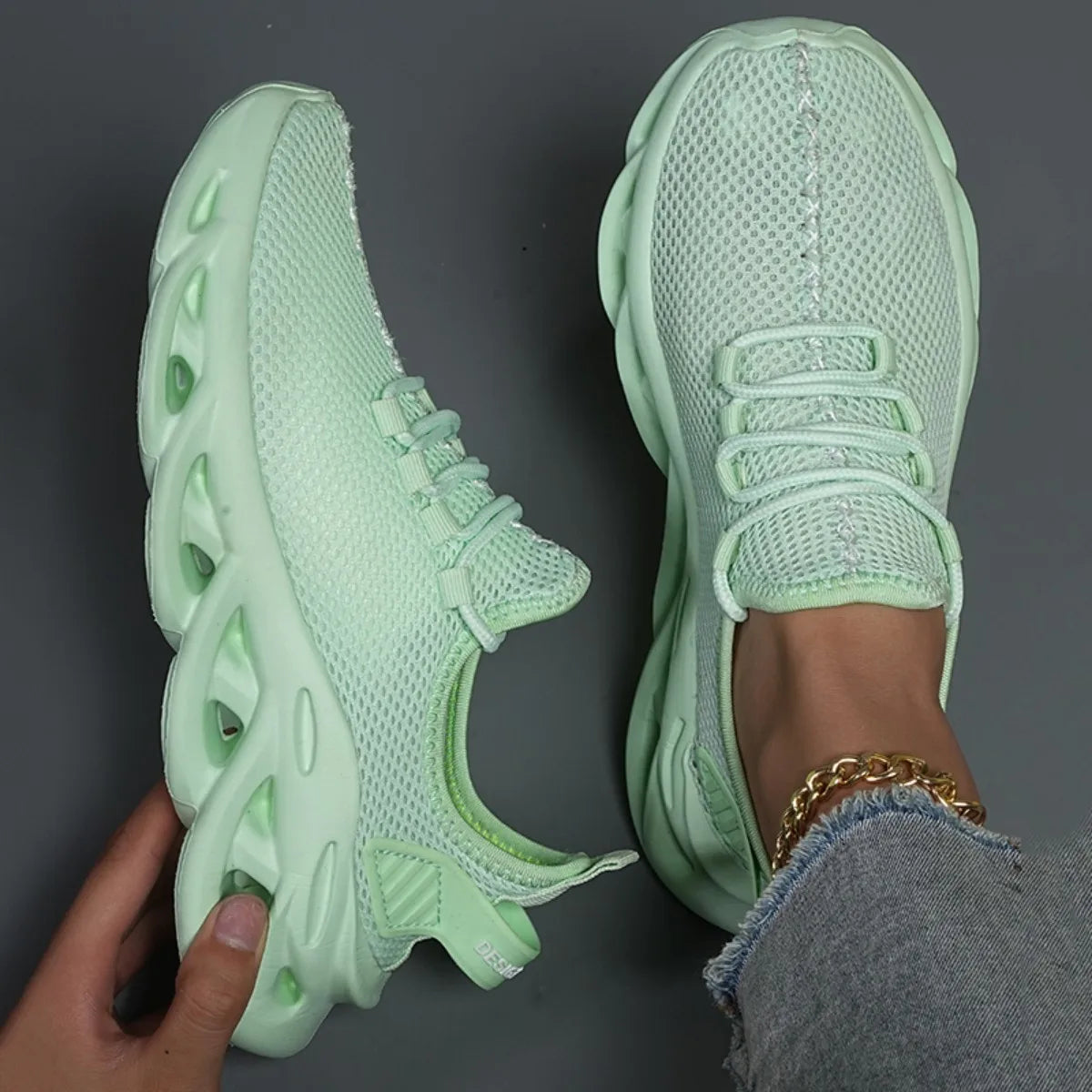 Men's sports shoes Solid color casual comfort mesh lace-up flat light vulcanized walking shoes boys running shoes